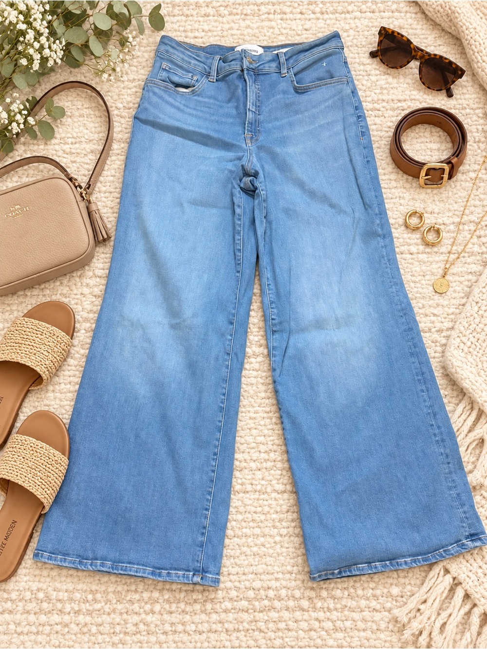 Voyageur High Rise Wide Leg Jeans Women’s Size 31 Light Wash Stretch Denim